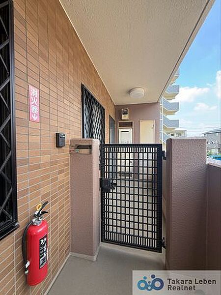 シンプルで使いやすい玄関は、住まい全体をすっきりと見せてくれます。日々の暮らしに自然と馴染む空間です。