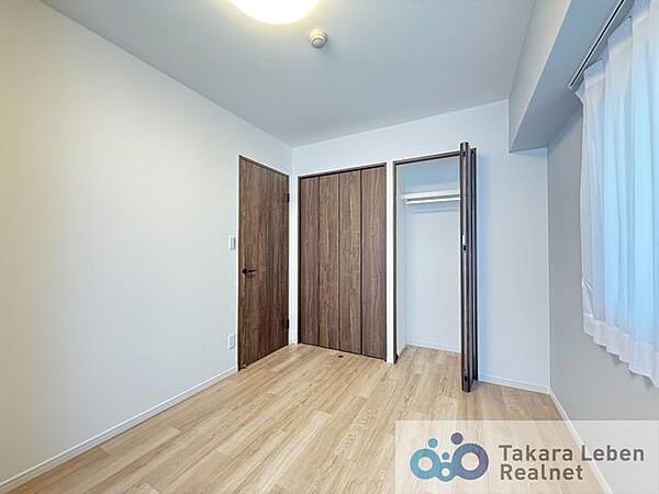 主寝室としても使いやすい広さを確保。家具配置もしやすく、毎日の生活リズムを整えてくれる空間です。