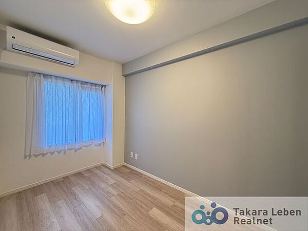 宿題をしたり、リモートワークに勤しんだり。落ち着いた雰囲気の中でゆっくりと思考を巡らすことができます。お子様が成長した後も独立した空間として利用可能です。