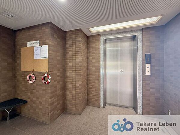 お買い物でたくさんの荷物を持っている時や、仕事でクタクタに疲れている時など、階段で1段ずつ上がるのは大変。そんな時にも便利なエレベーター付きの物件です。