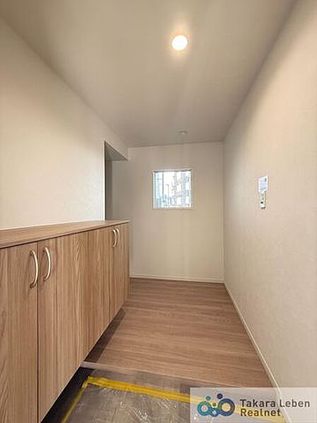 落ち着いた雰囲気の玄関は大切なお客様を迎えるのに最適です。毎日の外出や帰宅の際にも気持ちを落ち着かせてくれる空間になりそうですね。