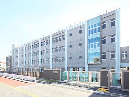 川口市立幸並中学校 徒歩14分。 1060m