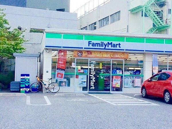 ファミリーマート小豆沢一丁目店 徒歩4分。 260m