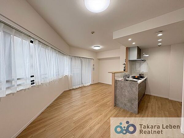 毎日のお食事やティータイム、読書やお昼寝など、なんでも受け入れてくれる自由で心地良いリビング。プライベートタイムの満足感を大きく高められる空間です。