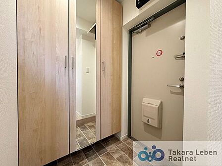 落ち着いた雰囲気の玄関は大切なお客様を迎えるのに最適です。毎日の外出や帰宅の際にも気持ちを落ち着かせてくれる空間になりそうですね。