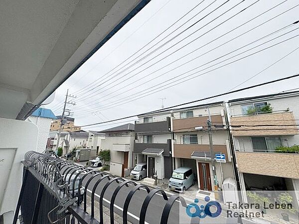 住戸からの眺望。窓の外に広がる大きく開けた眺望は、日々の暮らしの中に喜びを感じさせてくれ、心まで開放的にしてくれそうです。