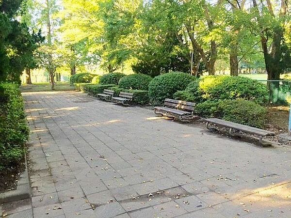 北越谷第五公園 徒歩14分。 1100m