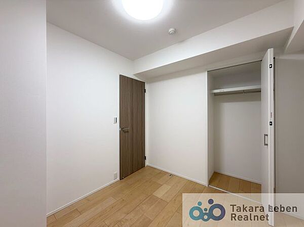 約5.0帖の洋室です。