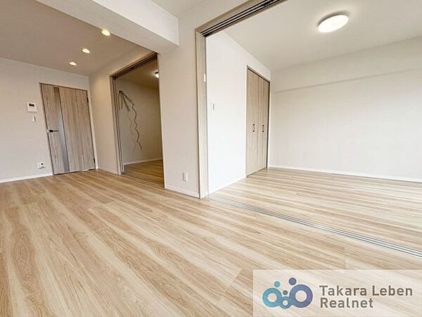 各居室では独立性を保ちながらも、リビングでは家族が一緒に寛げる空間に。お子様が成長した後も、大切な時間をお過ごしいただけますね。