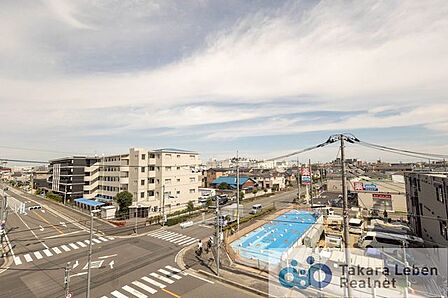 住戸からの眺望。窓の外に広がる大きく開けた眺望は、日々の暮らしの中に喜びを感じさせてくれ、心まで開放的にしてくれそうです。