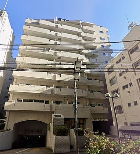 街並みに馴染むシンプルで端正なフォルム。暮らしやすい環境で安心してお住まいになれます。