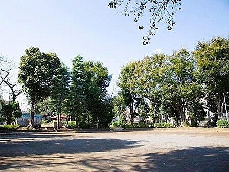 豊島区立池袋本町公園 徒歩11分。 850m