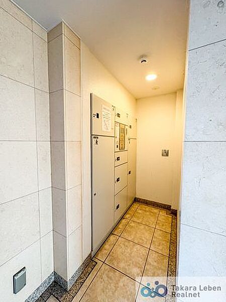 不在時の荷物の受け取りに便利な宅配ボックス。再配達依頼時の休日の時間の拘束から解放されます。