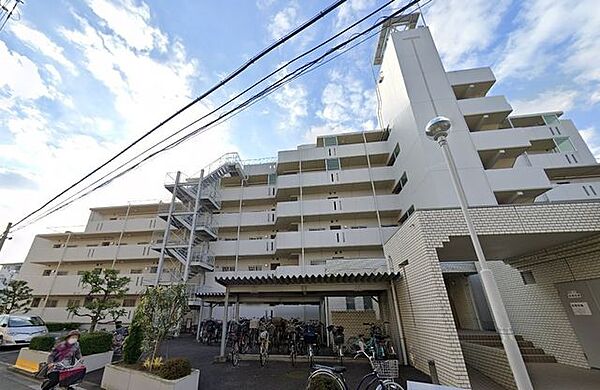 華美すぎず、長く愛される外観デザイン。総戸数49戸の落ち着きあるコミュニティ。管理体制も良好です。