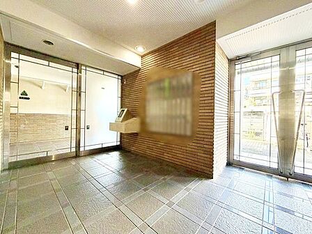 管理と清掃が行き届いたエントランス