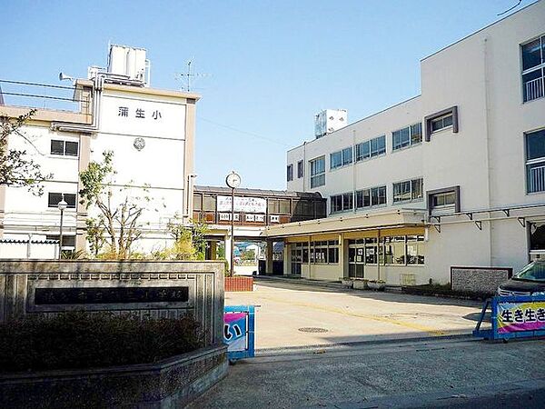 越谷市立蒲生小学校 徒歩8分。 610m
