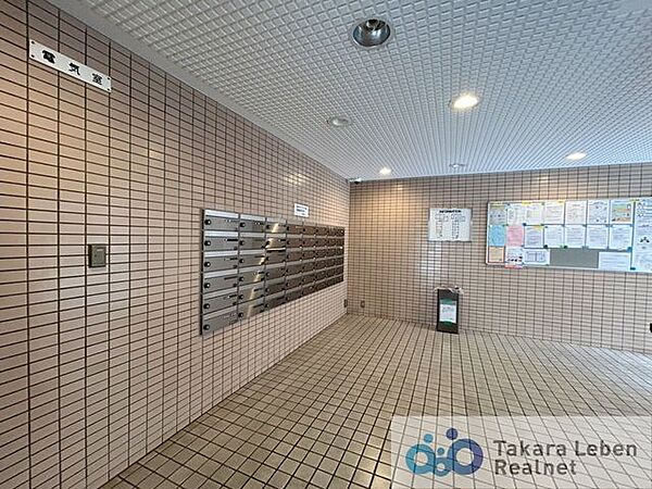メールボックスコーナー。共用部が清潔に保たれていると、マンション全体の品格が上がりますね。