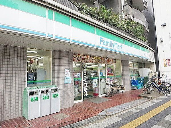 ファミリーマート浦和仲町店 徒歩7分。 510m