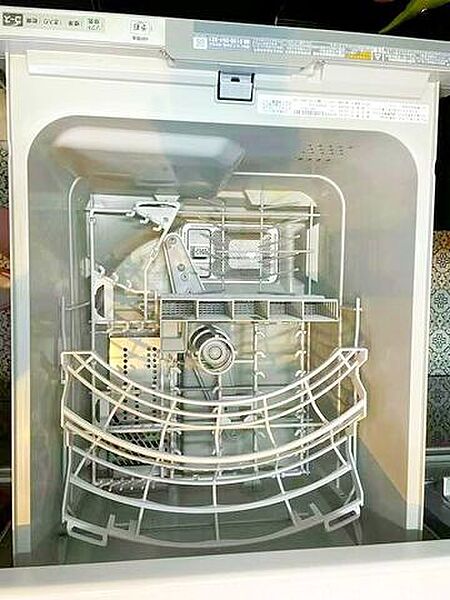 忙しい奥様の味方　食洗機付きのキッチンです。洗い物は食洗機に任せてご家族の時間をお過ごしください。