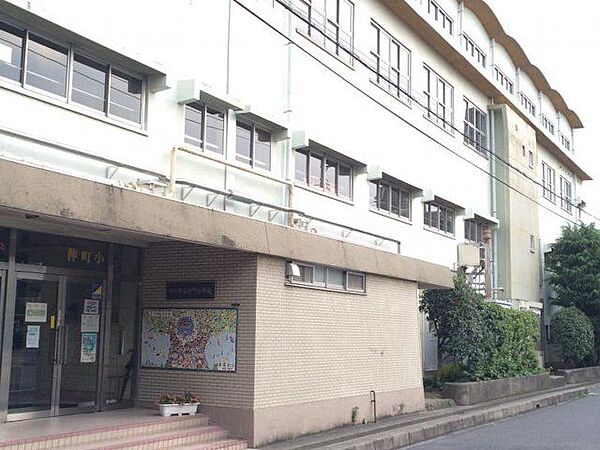 川口市立仲町小学校 徒歩8分。 640m