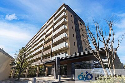 外観:全180邸を優しく包み込む気品高い風格の佇まい。太陽光・オール電化のエコマンションです。 外観:全180邸を優しく包み込む気品高い風格の佇まい。太陽光・オール電化のエコマンションです。