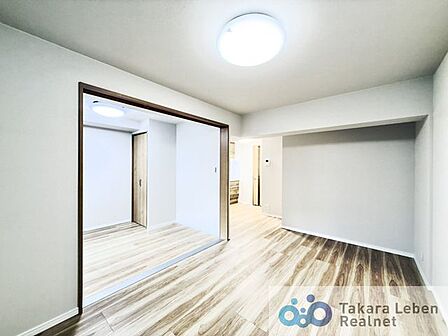 家族だけのプライベートタイムを心地よく過ごせるリビング空間。住まう方のライフスタイルを尊重し、オンリーワンの空間を創り出します。
