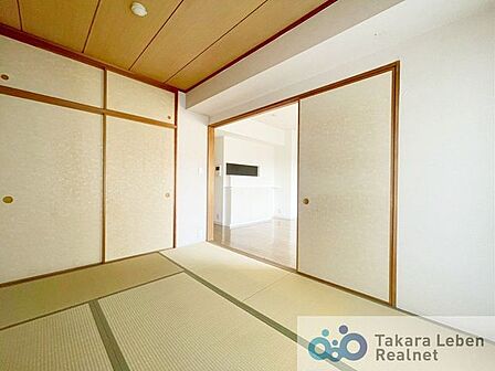和室6帖:和室には約1畳分の押入付き。来客用のお布団やおもちゃをしまったり、あると便利な押入です。