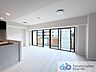リビング/ダイニング：家族だけのプライベートタイムを心地よく過ごせるリビング空間。住まう方のライフスタイルを尊重し、オンリーワンの空間を創り出します。