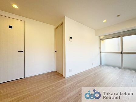 わが家にいる時間を、もっと自分らしく深めたくなる、居心地の良い空間です。ひとり静かに読書や趣味に没頭できそう。