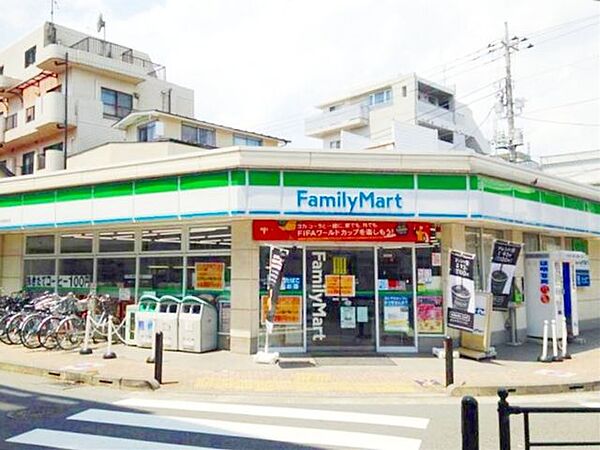 ファミリーマート富士見台駅前店 徒歩2分。 140m