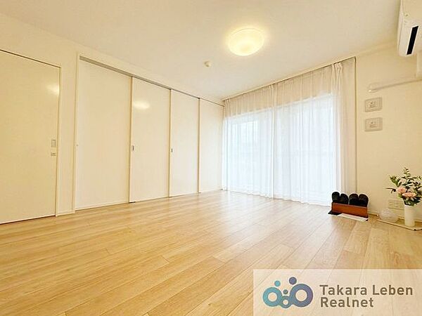 毎日のお食事やティータイム、読書やお昼寝など、なんでも受け入れてくれる自由で心地良いリビング。プライベートタイムの満足感を大きく高められる空間です。