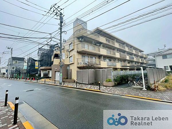 西武池袋線【大泉学園】駅徒歩8分、駅周辺施設充実のライオンズマンションです。宅配ボックス付き