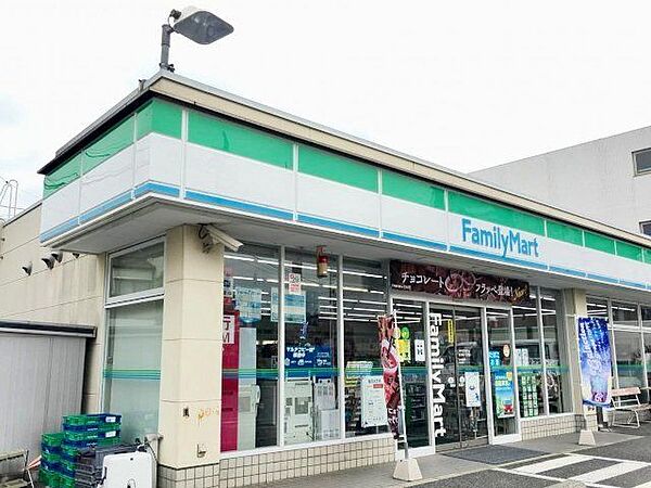 ファミリーマート春日町一丁目店 徒歩1分。 70m