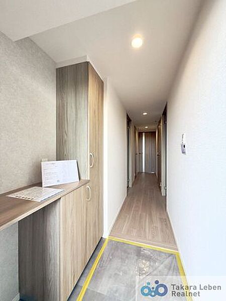 シンプルで使いやすい玄関は、住まい全体をすっきりと見せてくれます。日々の暮らしに自然と馴染む空間です。