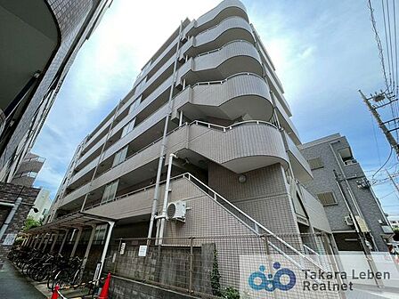 街並みに馴染むシンプルで端正なフォルム。管理体制良好。暮らしやすい環境で安心してお住まいになれます。