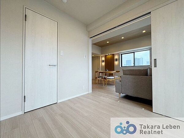 約4.7帖の洋室です。