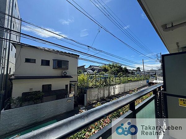 住戸からの眺望。窓の外に広がる大きく開けた眺望は、日々の暮らしの中に喜びを感じさせてくれ、心まで開放的にしてくれそうです。