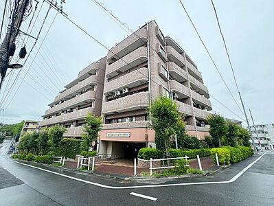 外観:街並みに馴染むシンプルで端正なフォルム。暮らしやすい環境で安心してお住まいになれます。 外観:街並みに馴染むシンプルで端正なフォルム。暮らしやすい環境で安心してお住まいになれます。
