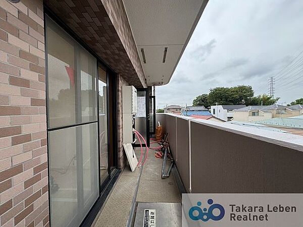 爽やかな風が吹き、思わずお部屋の外へ出たくなる、そんなバルコニーです。心地良さに包まれ、日々の暮らしをより鮮やかに彩ります。