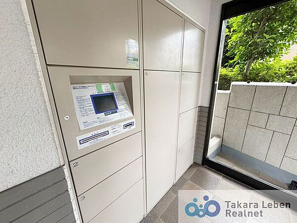 不在時の荷物の受け取りに便利な宅配ボックス。再配達依頼時の休日の時間の拘束から解放されます。