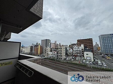 住戸からの眺望。窓の外に広がる大きく開けた眺望は、日々の暮らしの中に喜びを感じさせてくれ、心まで開放的にしてくれそうです。