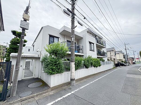 喧噪を離れた穏やかな環境に佇む本マンションは、都市では得がたい開放感あふれる暮らしをお楽しみいただけます。