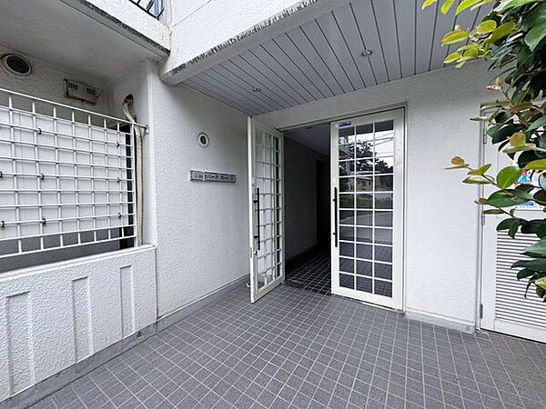 オートロック付きのマンションです。セキュリティ面も安心ですね。