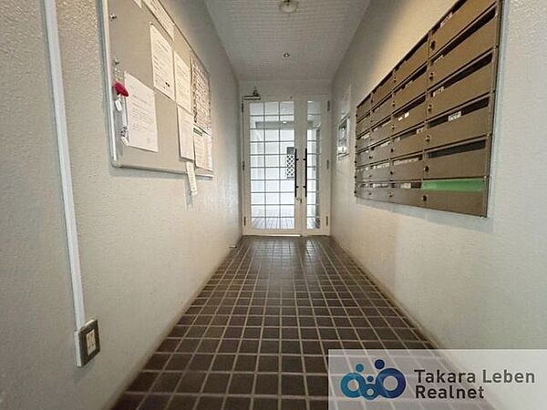 エントランス周りは広々としたアプローチとなっており、毎日のお出かけを気持ち良く後押ししてくれます。