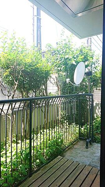 四季を肌で感じ、澄んだ空気で深呼吸できる自分だけのとっておきの空間。日々自然と触れ合うことで、朝も夜も快適に過ごすことができるでしょう。