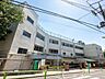 周辺：板橋区立成増ケ丘小学校 徒歩5分。 360m