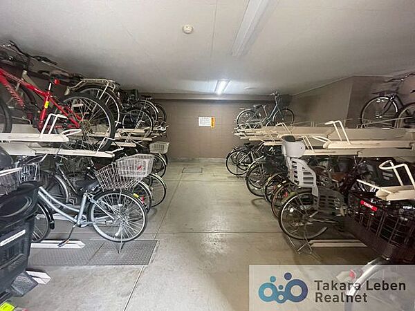 駐輪場は1台1台をきれいに止められる仕様なので、常にきれいさを保っています。