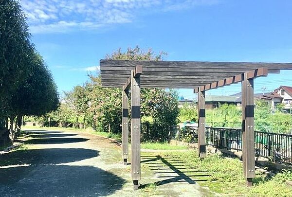 鴻沼緑道 徒歩8分。 590m