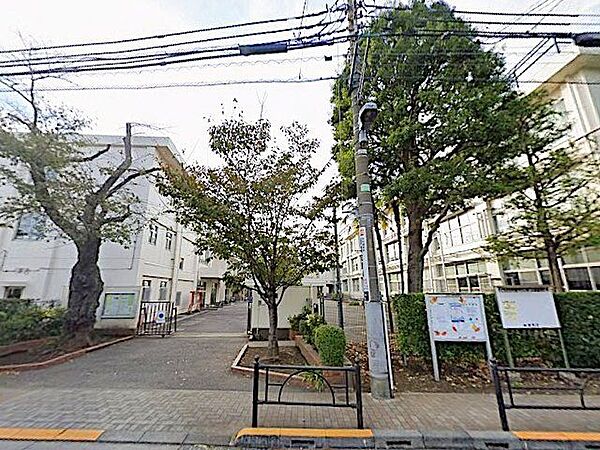 練馬区立中村小学校 徒歩6分。 470m