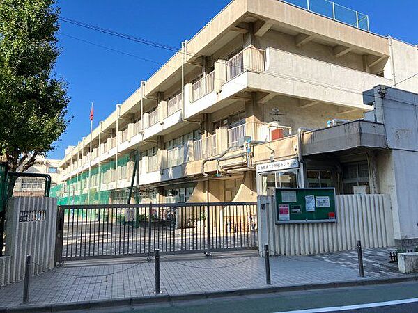 板橋区立上板橋第二小学校 徒歩5分。 350m